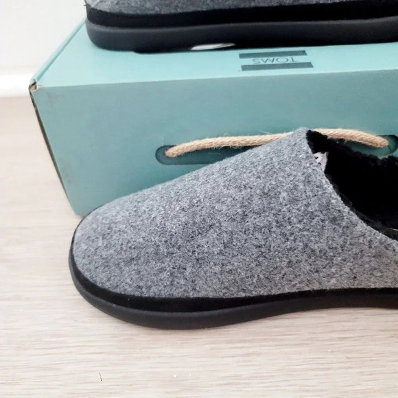 Toms Ezra Smoke Grey Repreve Felt Faux Fur Slip On Slippers House Shoes 6.5 - Picture 2 of 7